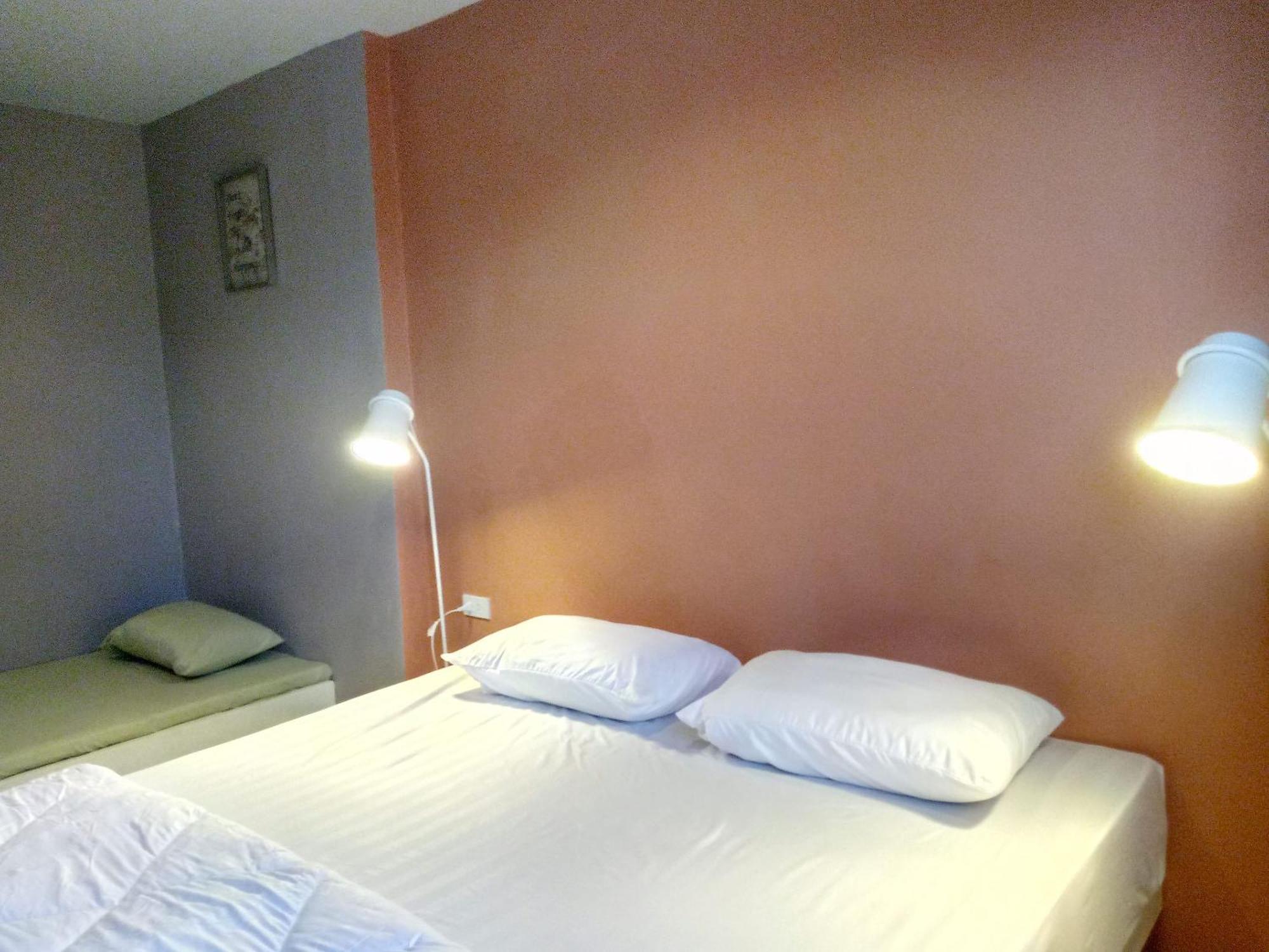 In Phuket House Hotel Ngoại thất bức ảnh