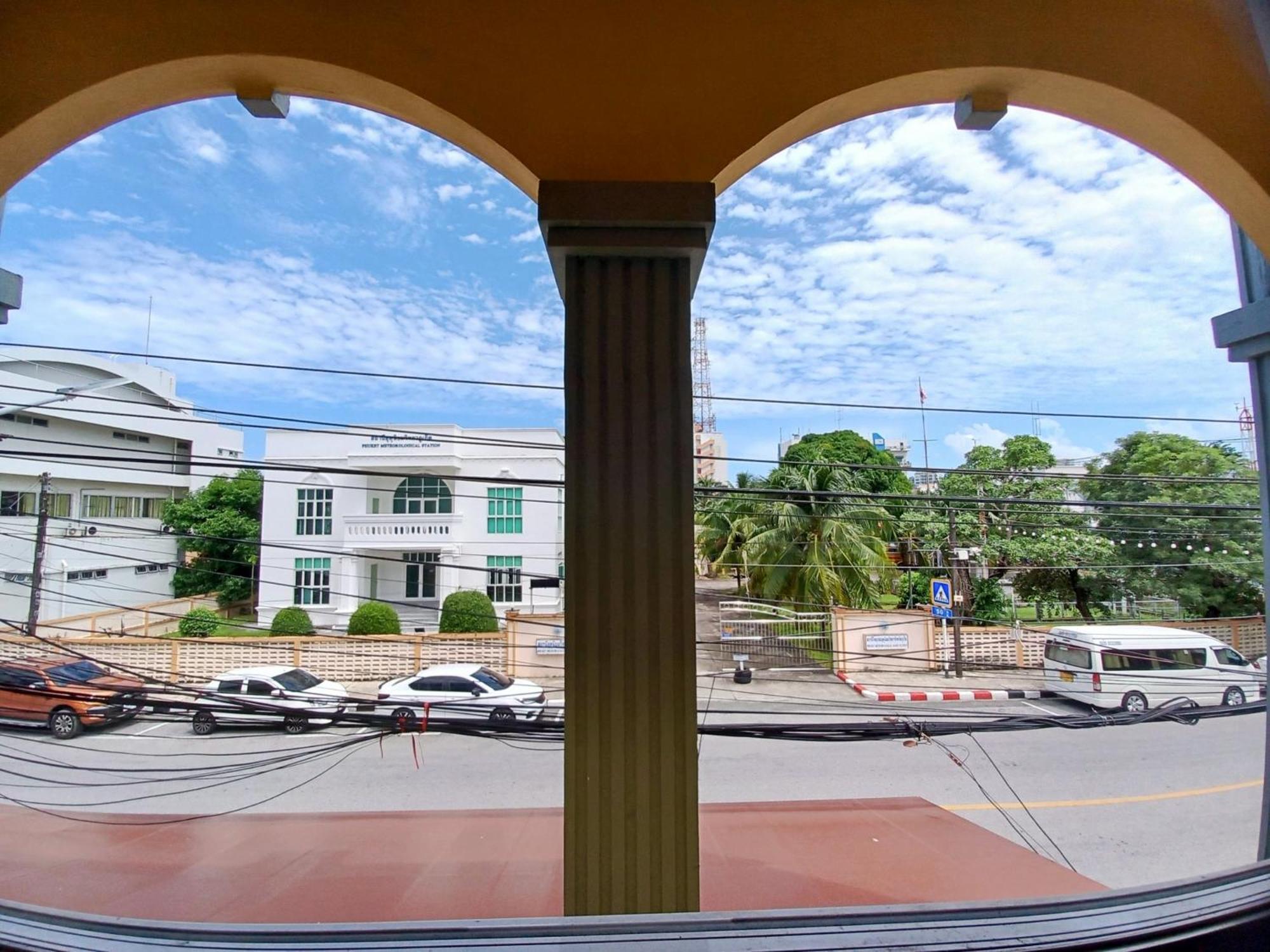In Phuket House Hotel Ngoại thất bức ảnh