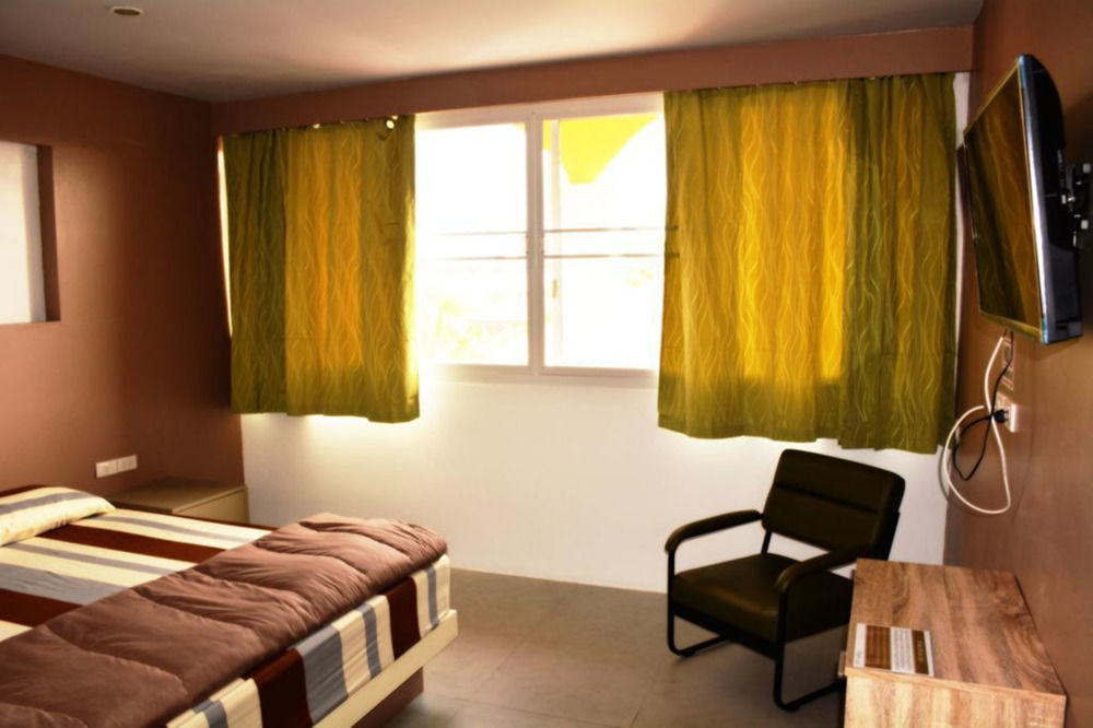 In Phuket House Hotel Ngoại thất bức ảnh